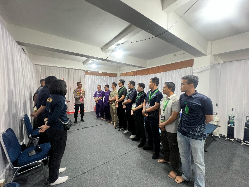 Tim RS Awal Bros Group melakukan briefing dalam rangka support kegiatan Jambore Karhutla Riau 2025.