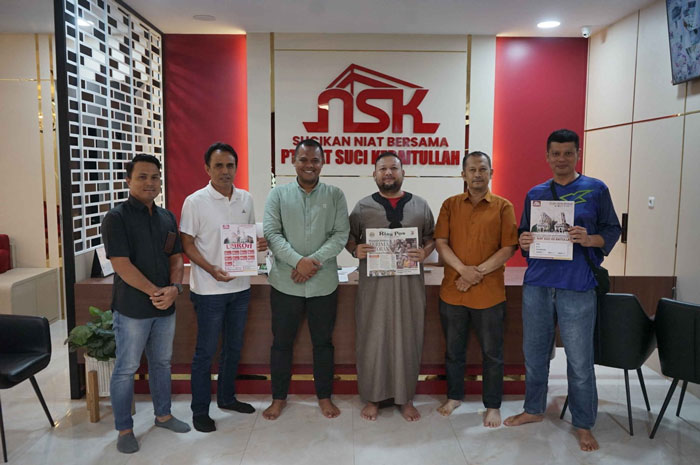 Owner PT NSK H Irma Romi Anto didampingi Dir Marketing NSK H Ibnu Susanto foto bersama Penanggung Jawab Iklan Riau Pos T Rasmin, Wapemred Abdul Gafur, Manajer Pemasaran Abdul Kadir Bey,Penjab EO Agus