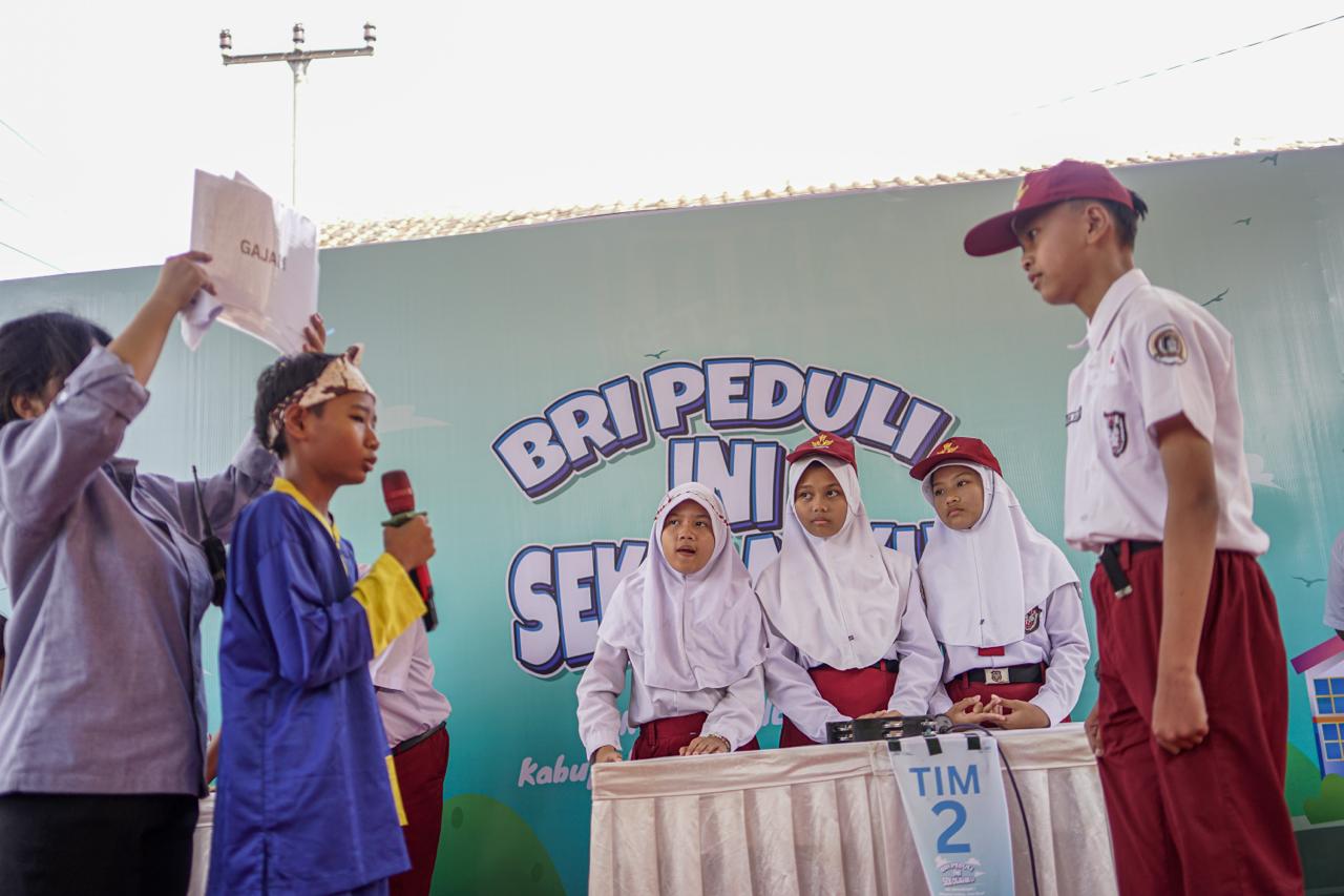 kegiatan Cerdas Cermat yang bertujuan mengasah kecerdasan siswa dalam Program BRI Peduli Ini Sekolahku