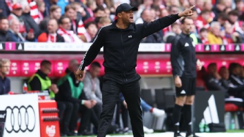 Vincent Kompany berada di ambang kemenangan gelar Bundesliga selama musim pertamanya sebagai pelatih.