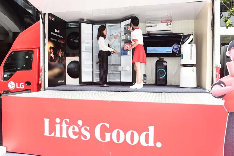 LG memulai kampanye Life&rsquo;s Good Truck di Cilandak Town Square, Jakarta Selatan, Jumat (2/5/2025).