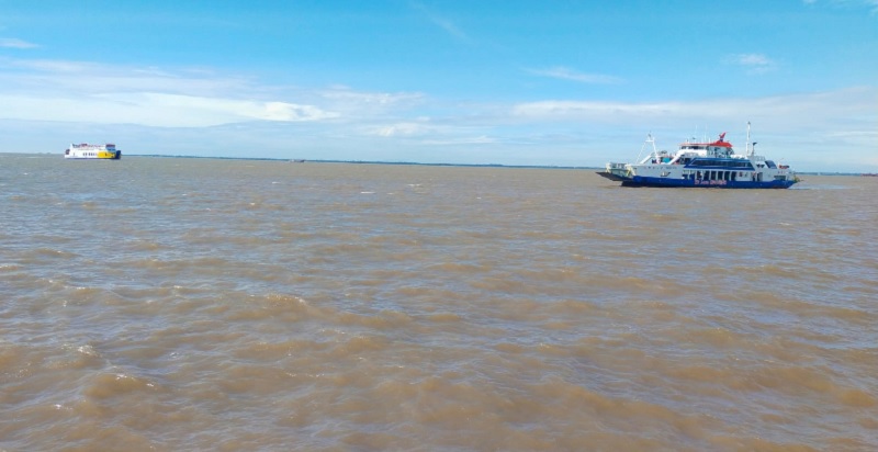 Kondisi cuaca yang cerah di perairan Selat Bengkalis, namun tetap menjadi perhatian pihak KSOP Bengkalis yang memantau kondisi cuaca untuk keselamatan pelayaran.
