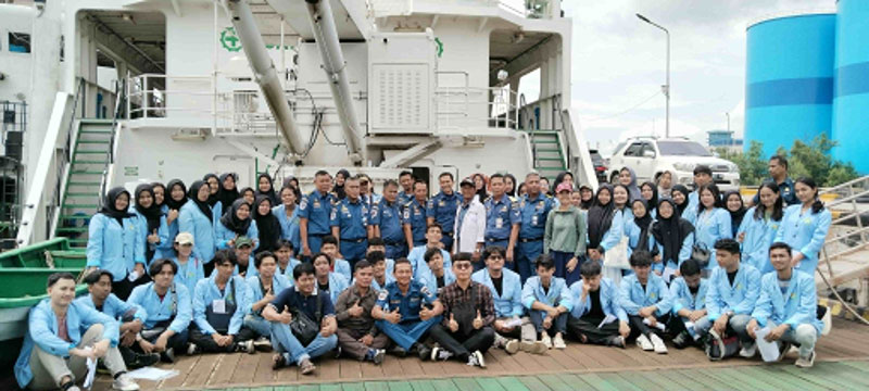 Para mahasiswa dan dosen PSP FKP Unri foto bersama usai pelaksanaan praktikum lapangan di Dumai 2024, baru-baru ini.