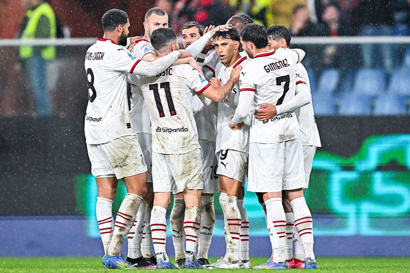 Para pemain AC Milan merayakan gol saat berhadapan dengan Genoa dalam lanjutan Serie A di Stadion Luigi Ferraris, Genoa, Rabu (6/5/2025).