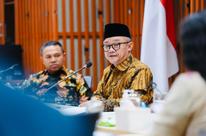 Gubri Abdul Wahid saat melakukan pertemuan dengan Mendikdasmen Abdul Mu&rsquo;ti di Jakarta, Rabu (7/5/2025).