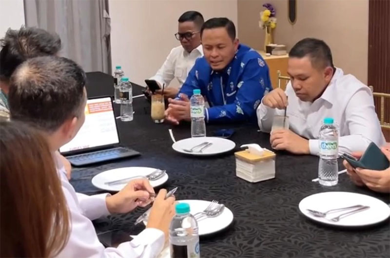 Wako Pekanbaru Agung Nugroho bersama rombongan Gubri Abdul Wahid bertemu dengan BGN membahas MBG baru-baru ini.