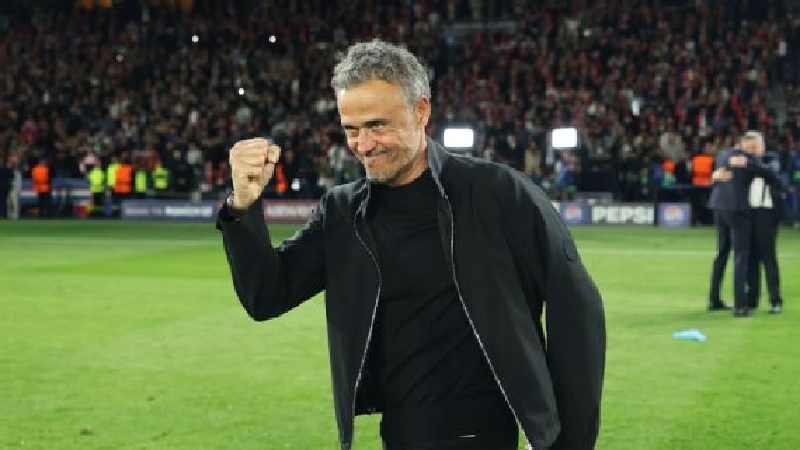 Pelatih PSG Luis Enrique bercanda tentang label Ligue 1 sebagai Liga Petani.