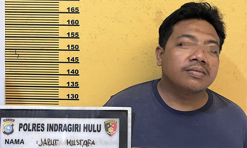 Tersangka pelaku tindak pidana percobaan Rudapaksa berinisial JM alias Jarut, Sabtu (10/5/2025).