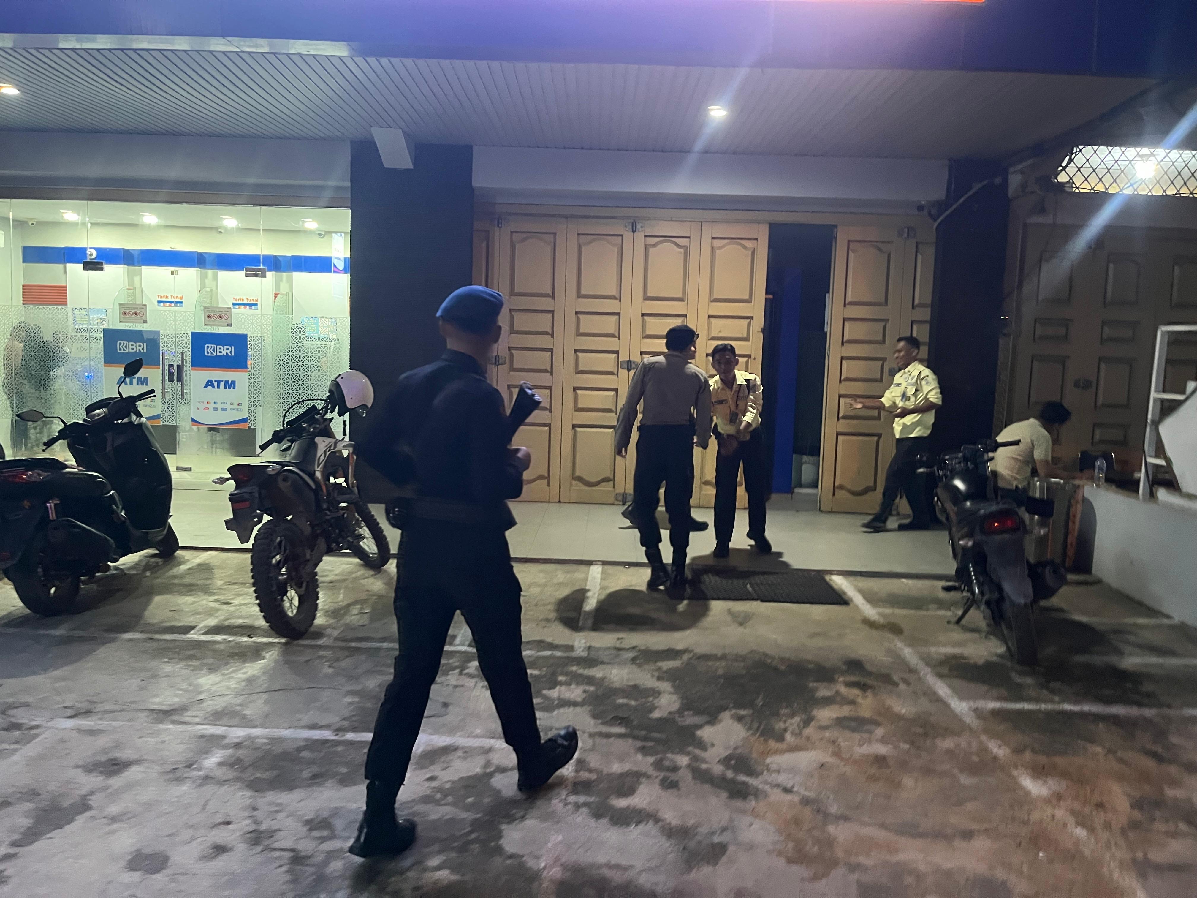 Sat Samapta Polres Kuansing melakukan patroli blue light awasi aksi premanisme dan pekat di seputaran Teluk Kuantan, Jumat (9/5/2025) malam.