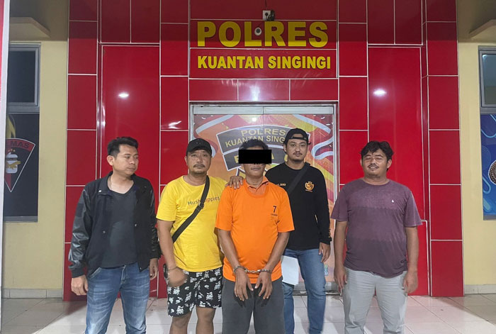 Sat Reskrim Polres Kuansing mengamankan KO pelaku yang diduga menjadi penampung atau penadah emas ilegal di Kecamatan Singingi Hilir, Kamis (8/5/2025) malam.