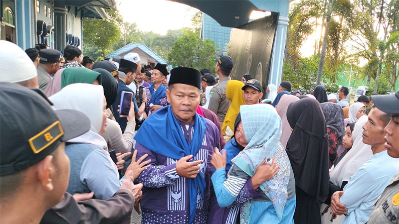 Rombongan JCH Dumai, Senin (12/5/2025) berangkat ke Batam melalui Pelabuhan Dumai.