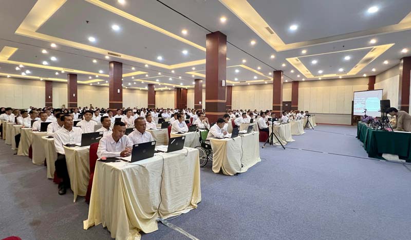 Ratusan peserta tes PPPK tahap II di lingkungan Pemkab Rohul mengikuti seleksi kompetensi sistem CAT di Hotel Garden Pekanbaru, Jumat (9/5/2025).