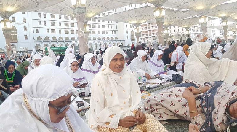 Jemaah calon haji Indonesia  saat akan masuk Raudah atau &lsquo;&rsquo;Taman Surga&rsquo;&rsquo; di Masjid Nabawi, Madinah, Arab Saudi, Kamis (8/5/2025).