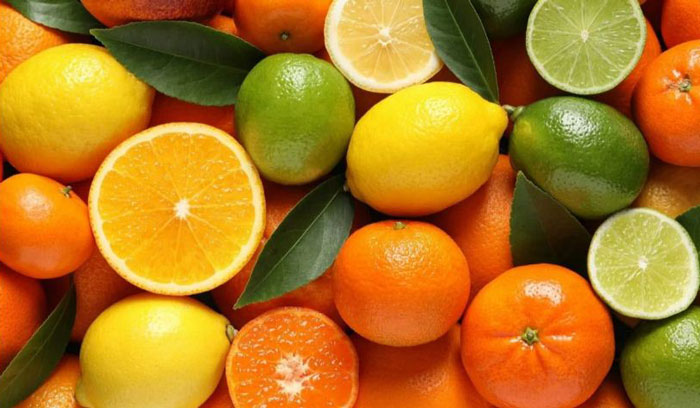 Ilustrasi. Buah-buahan jeruk dan sitrus mengandung asam alami yang membantu memperlancar metabolisme air dalam tubuh dan mengurangi racun penyebab bau badan.
