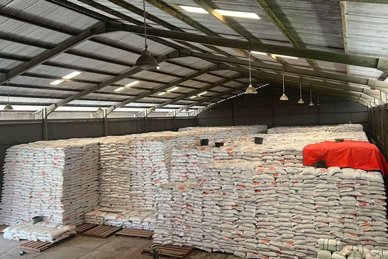 Salah satu tumpukan beras milik Bulog di salah satu gudang di Jakarta, beberapa hari lalu.