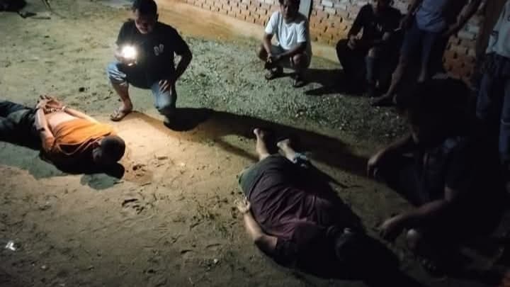Dua dari 11 tahanan yang kabur berhasil diringkus tim pemburu dari Polda Riau dan Polres Kampar di Desa Naumbai, Kelurahan Air Tiris, Kecamatan Kampar.