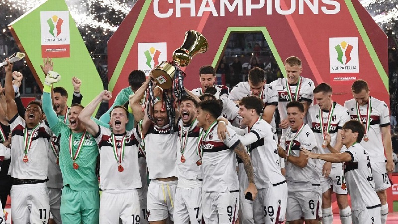 Bologna menjuarai Coppa Italia musim ini setelah mengalahkan AC Milan 1-0 di final,