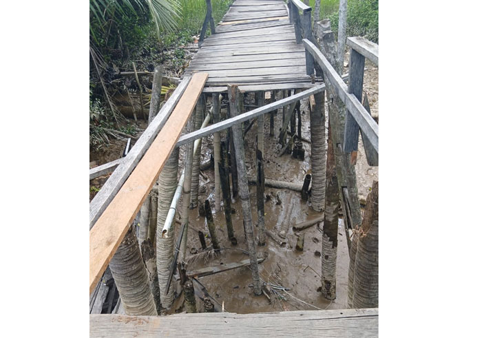 Kondisi jembatan yang berada Kelurahan Seberang Tembilahan, Kecamatan Tembilahan, Inhil, Kamis (15/5/2025).