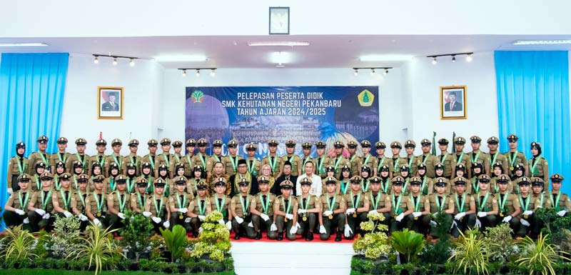 SMKKN Pekanbaru Lepas 87 Forester Muda, Siap Berkontribusi Jaga Rimba