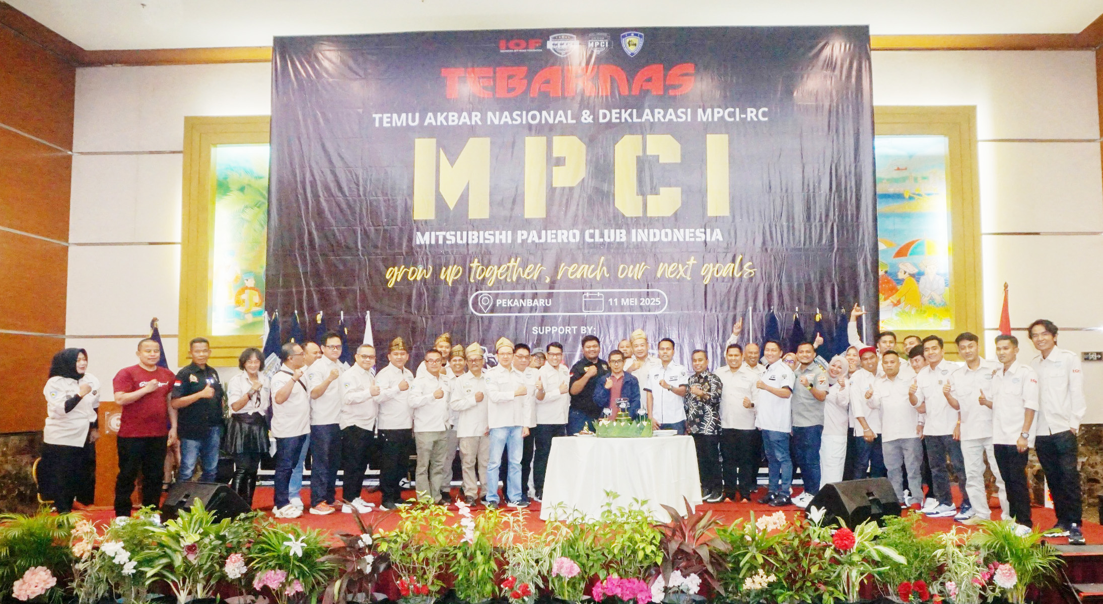 Para pengurus dan anggota Mitsubishi Pajero Sport Club Indonesia (MPCI) saat Temu Akbar Nasional (Tebarnas) 2025 di Ballroom Hotel Labersa, Ahad (11/5/2025).
