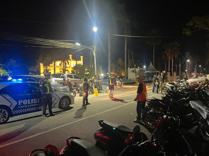 Tim RAGA Patroli di depan Istana Asserayah Alhasyimiah Kota Siak pada Sabtu (18/5/2025).
