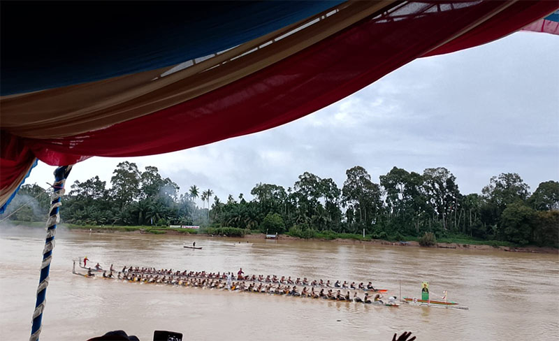 Jalur Panglimo Rimbo Piako dari Desa Pekan Heran saat berlaga dengan Jalur Keramat Sakti Negri Bertuah dari Desa Danau Baru, Ahad (18/5/2025).
