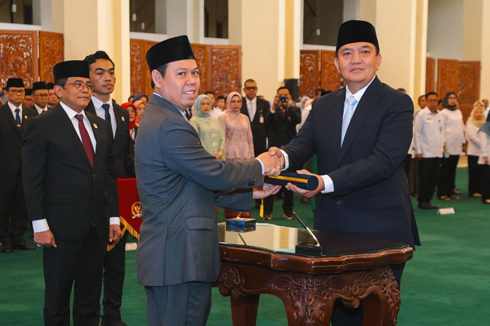 Ketua DPD RI Sultan B Najamudin melantik Mohammad Iqba sebagai Sekjen DPD RI di Gedung Nusantara IV Komplek MPR/DPR/DPD RI, Senayan Jakarta, Senin (19/5/2025).