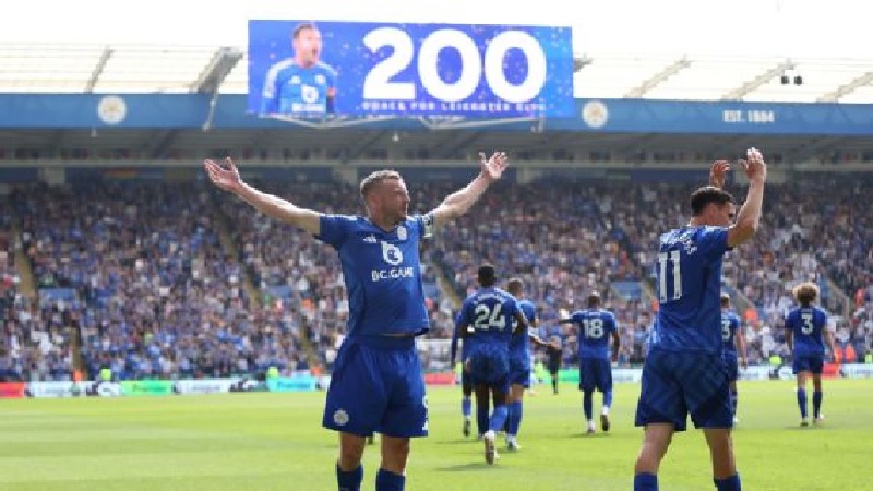 Jamie Vardy akan menjadi free agent musim panas ini setelah mencetak gol yang ke-200 bagi Leicester City.