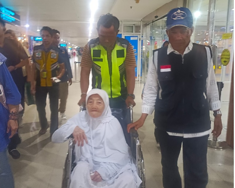Jemaah Pekanbaru batal berangkat ke Tanah Suci Makkah karena kondisi kesehatan.