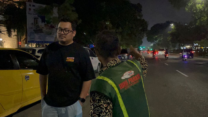 Anggota DPRD Kota Pekanbaru Rizky Bagus Oka temui Jukir Kuliner Malam Cut Nyak Dien usai terima aduan soal pungutan parkir sampai Rp5 ribu, Ahad (18/5/2025).