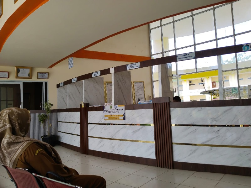 Suasana loket pelayanan di kantor Disdikbud Rohil, Selasa (20/5/2025).