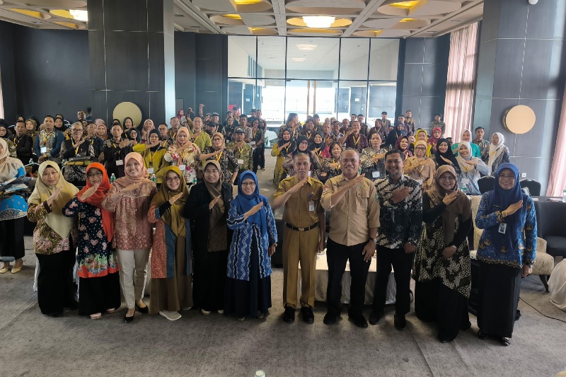 BPDP, Ditjenbun Kementerian Pertanian bersama IPB Training, foto bersama saat pelatihan manajemen dan administrasi keuangan bagi petani kelapa sawit. Acara diselenggarakan di Pekanbaru, 20-23 Mei.