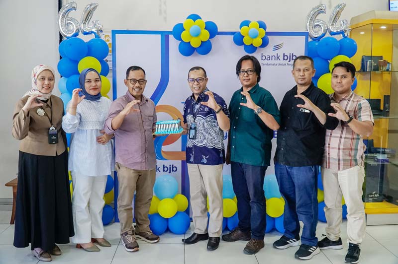 Foto bersama saat kunjungan Riau Pos ke Bank BJB, Rabu (21/5/2025).