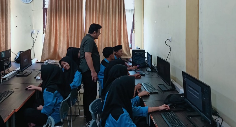 SMKN 1 Benai menaja pelatihan bidang desain melalui program guru tamu, Kamis (22/5/2025) di SMKN 1 Benai.