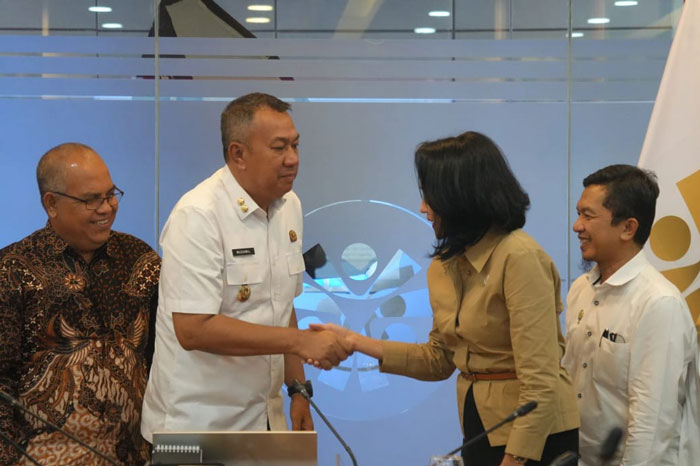 Wabup Kepulauan Meranti, Muzamil Baharudin SM MM menggelar pertemuan dengan Wamen KP2MI, Christina Aryani di Kantor Badan Perlindungan Pekerja Migran Indonesia, di Jakarta, Rabu (21/5/2025).