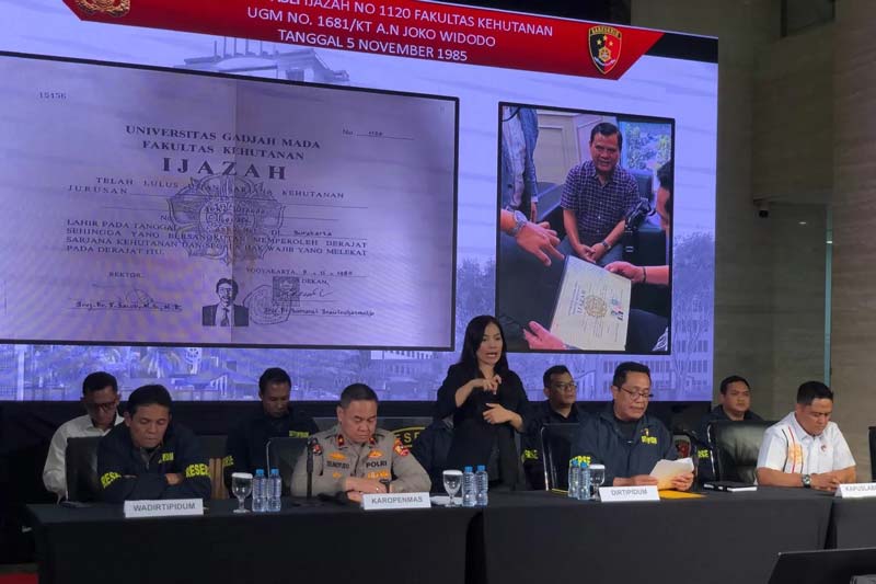 Bareskrim Polri memberikan keterangan pers terkait penghentian penyelidikan dan penanganan kasus dugaan ijazah palsu mantan Presiden RI Joko Widodo yang dilaporkan palsu