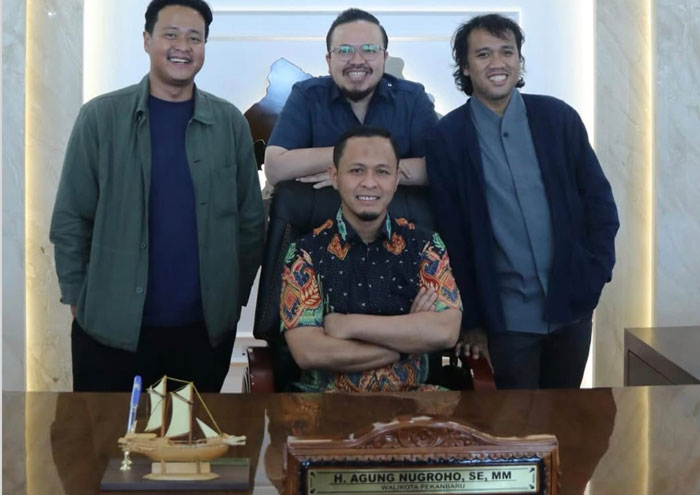 Wako Pekanbaru Agung Nugroho bersama Kiki Aulia Ucup, Direktur program Pestapora (paling kanan) dan Stafsus Menteri Ekonomi Kreatif bidang isu strategis dan antarlembaga Rian Firmansyah