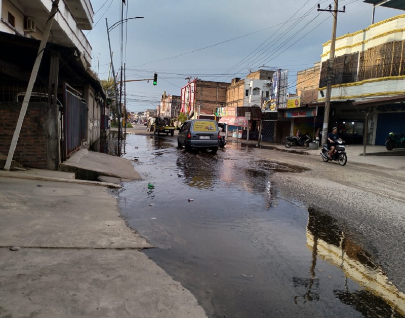 Jalan Ahmad Yani di Kelurahan Rimba Sekampung, Kecamatan Dumai Kota, kembali digenangi banjir rob, Ahad (25/5/2025) .