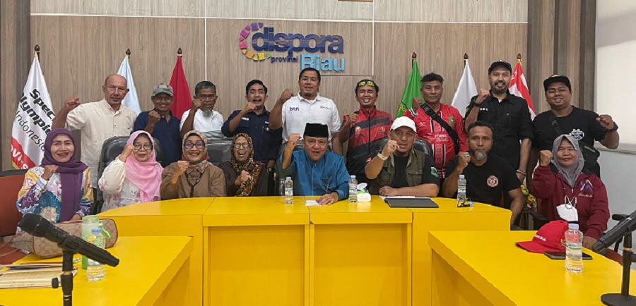 Komite Olahraga Masyarakat Indonesia  Riau menggelar rapat umum bersama para Induk Organisasi Olahraga Provinsi Riau dalam rangka persiapan menuju Fornas VIII di Lombok, NTB, Sabtu (24/5/2025).