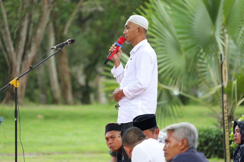 Sekretaris BKPSDMD Siak Nofitrizal memberikan penjelasan kepada para honorer yang tergabung dalam Forum Honorer R2 dan R3 Kabupaten Siak