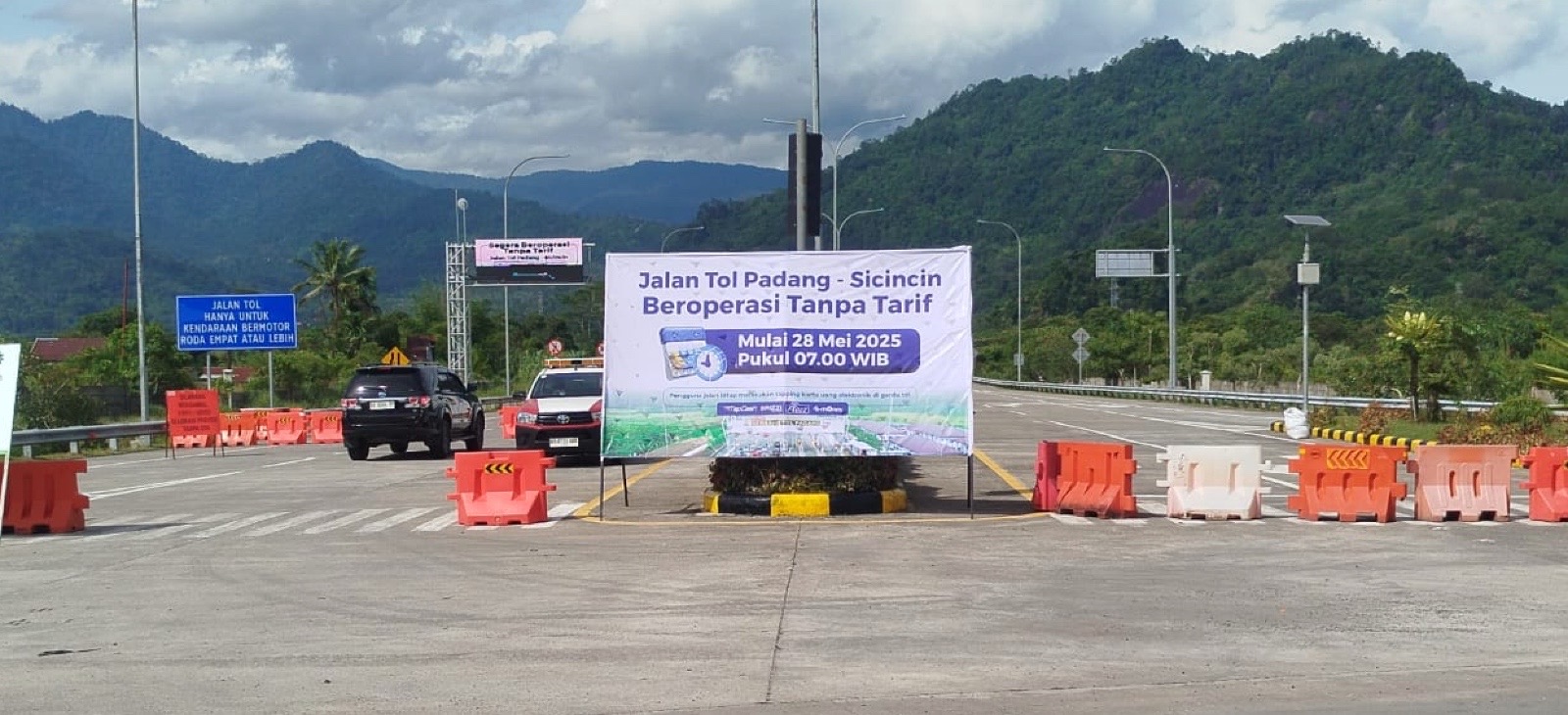 Pemberitahuan mulai dibukanya Jalan Tol Padang-Sicincin mulai 28 Mei 2025 nanti telah dipasang Hutama Karya pada Senin (26/5/2025).