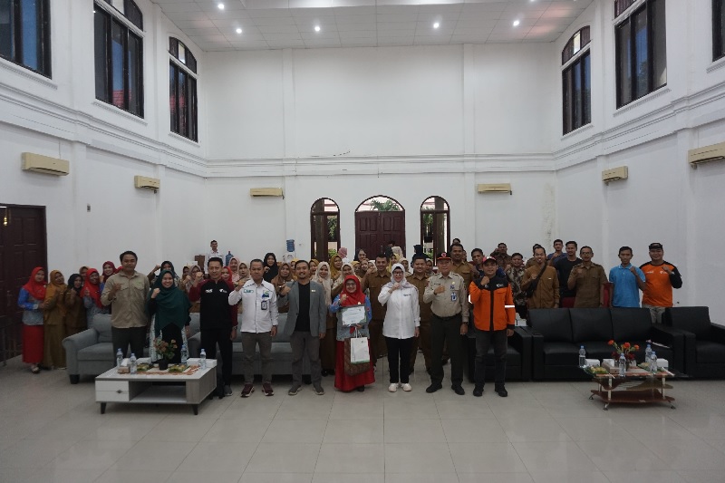 Foto bersama peserta, pemateri dan tamu undangan dalam agenda Satuan Pelatihan Aman Bencana wilayah Pekanbaru, Senin (26/5/2025).