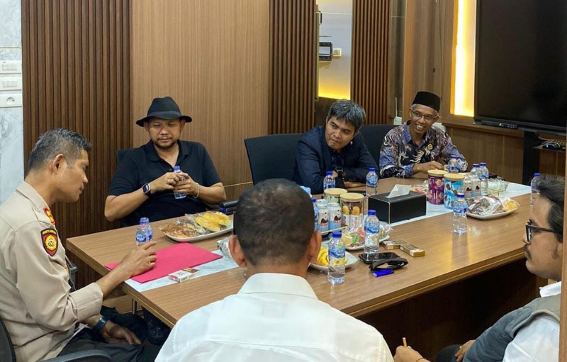 Kapolres Kampar AKBP Mihardi Mirwan menerima kunjungan kerja Ketua Komisi I DPRD Ristanto bersama anggota Komisi I di Mapolres Kampar, Senin (26/5/2025).