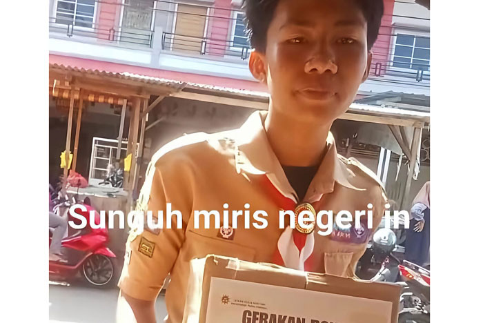 Seorang anggota pramuka yang ikut aksi donasi perbaikan jalan di Kepulauan Meranti yang viral pascaberedar di media sosial.