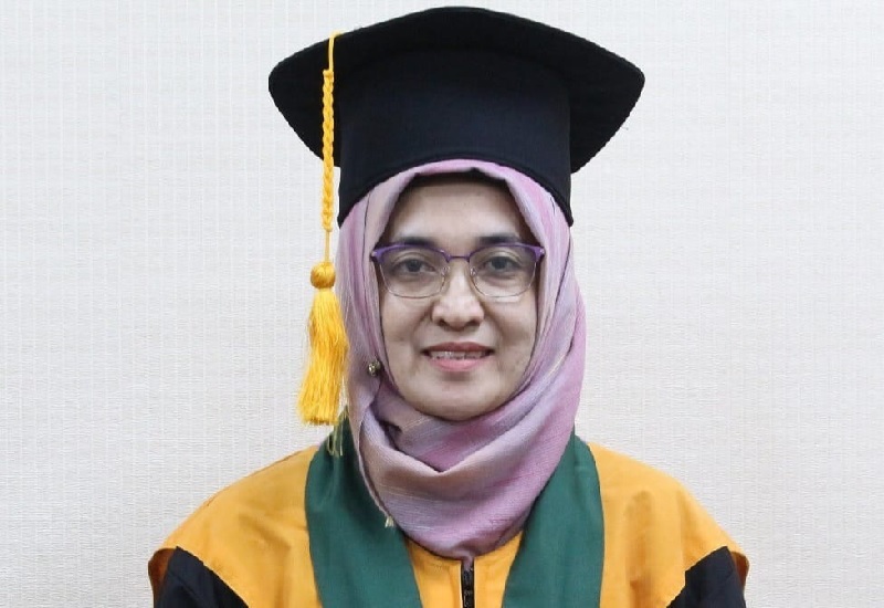Prof Dr Leny Nofianti MS SE MSi Ak CA jadi rektor perempuan pertama UIN Suska Riau.