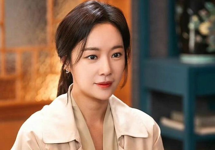 Artis Korea Hwang Jung Eum resmi bercerai dengan suaminya Lee Young Don setelah menikah selama 9 tahun.