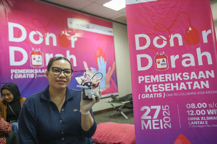 Group Head XLSMART West Region, Desy Sari Dewi, ikut donor darah yang rutin diselenggarakan XLSMART di Grha XLSMART Medan, Jalan Diponegoro No 5 Medan, Selasa (27/5/2025).