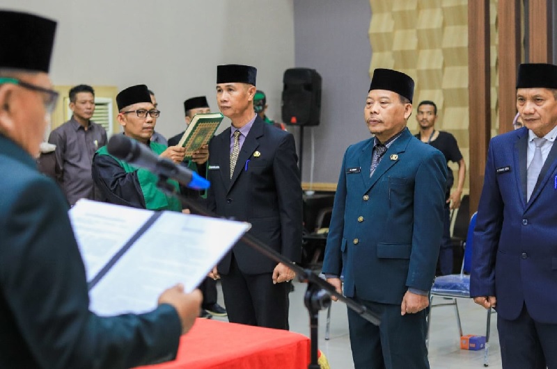 Pelantikan yang dilaksanakan oleh Bupati AKBP (purn) H Asmar, Aula Sedakab Jl Dorak, Selasa (27/5/2025) malam.