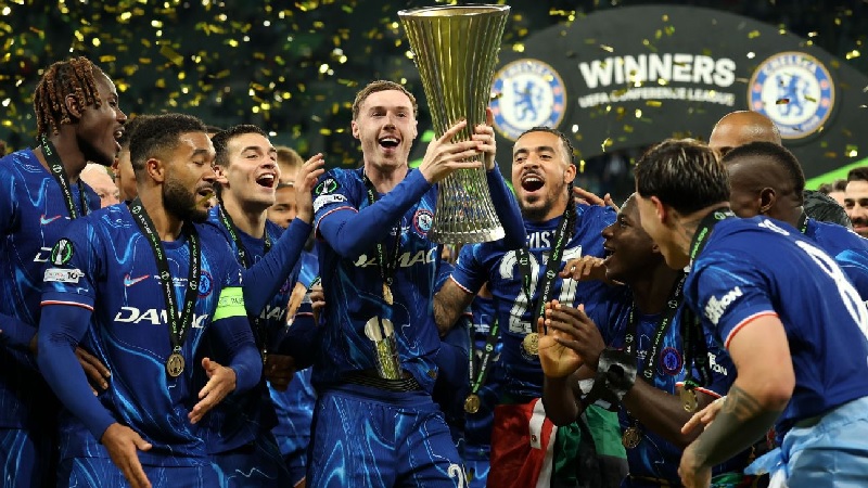 Chelsea mengukir sejarah menjadi tim pertama yang memenangi empat kompetisi Eropa setelah menjuarai Liga Konferensi dengan mengalahkan Real Betis 4-1 di final..