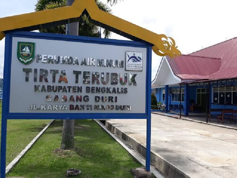 Warga Duri mengeluhkan pelayanan PDAM Tirta Terubuk seteleha 7 hari air tidak mengalir ke rumah mereka.